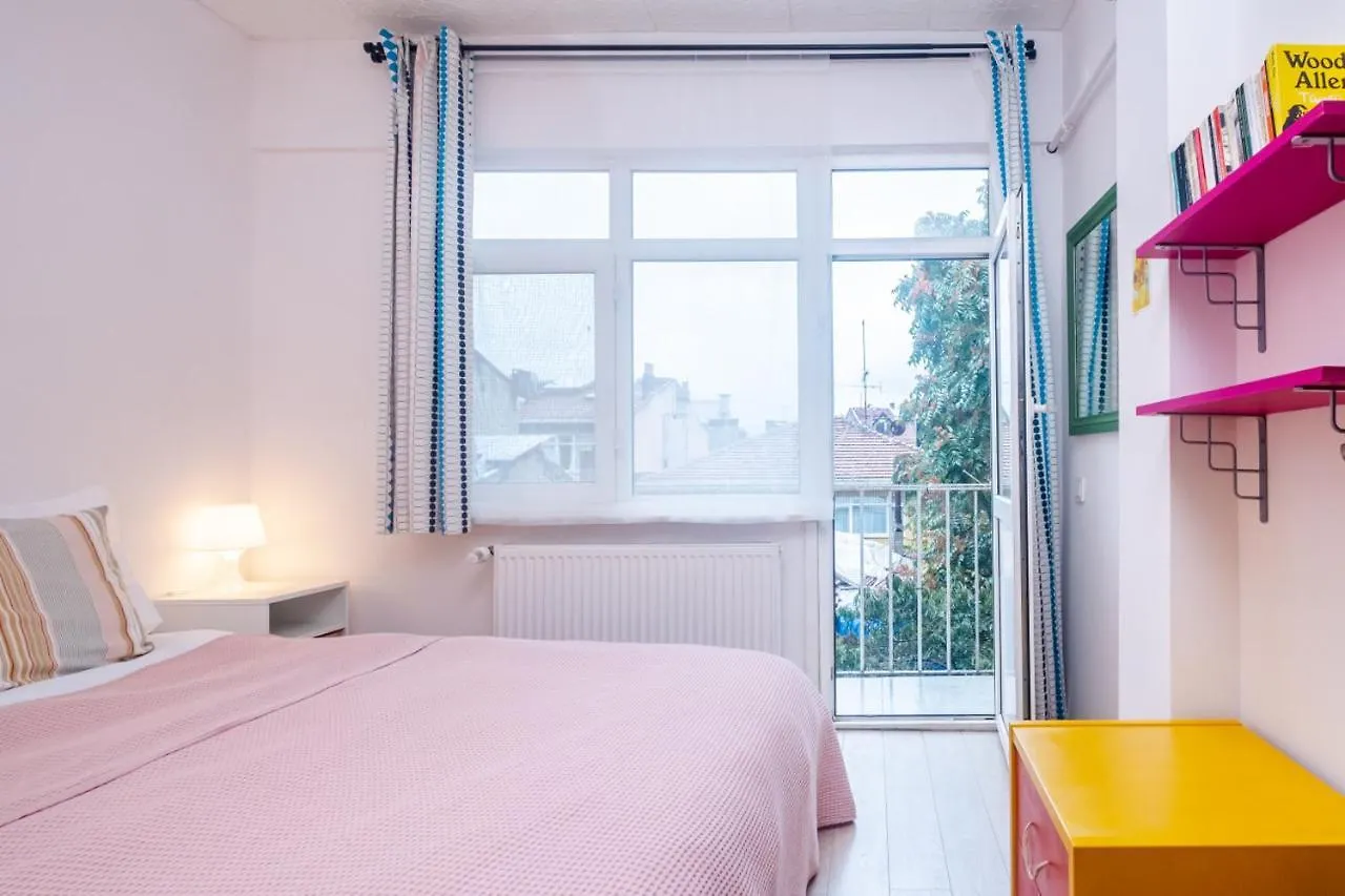Apartament Flat With Balcony Near Bull Statue In Kadikoy Stambuł