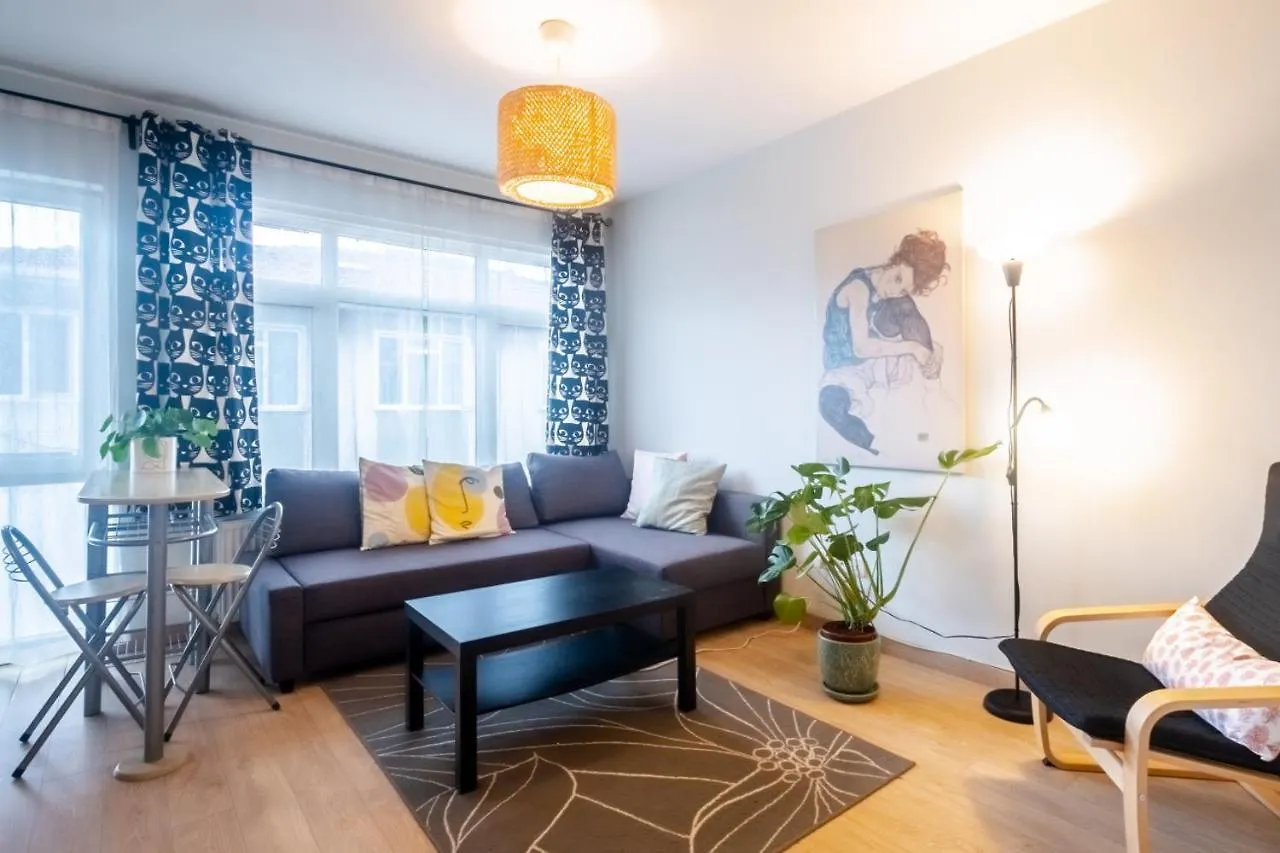 Apartament Flat With Balcony Near Bull Statue In Kadikoy Stambuł