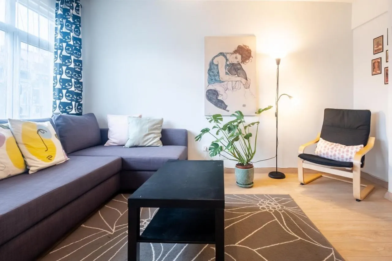 Apartament Flat With Balcony Near Bull Statue In Kadikoy Stambuł